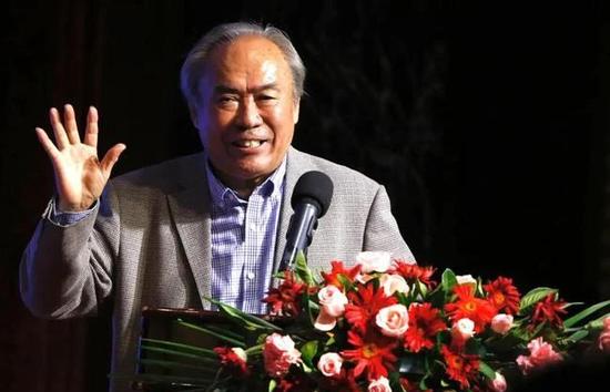 扒开美女下面进去