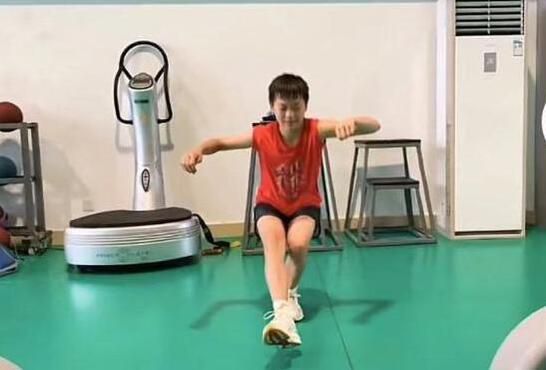 男女黄床上色视频